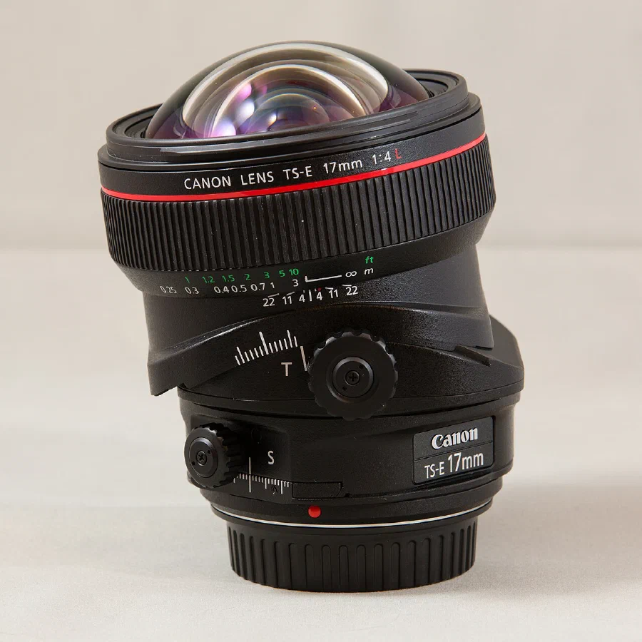 Objectif Canon TS-E 17 mm f/4L en position basculée